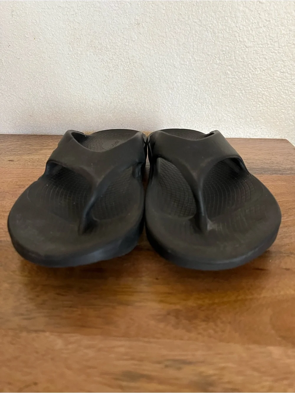 Oofos Original Black Flip Flop Recovery Comfort Sandals Unisex Size M 10 W 12